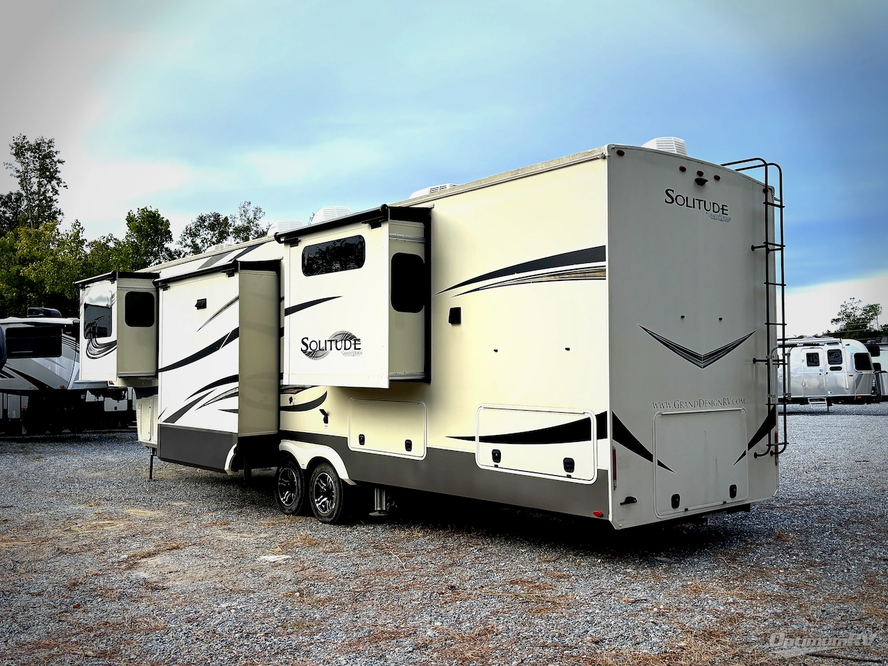 2021 Grand Design Solitude 380FL R Photo 3
