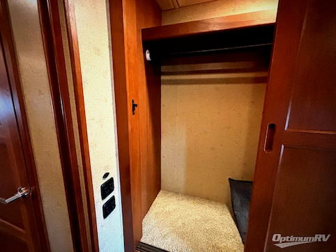 2016 Itasca Suncruiser 38Q RV Photo 3