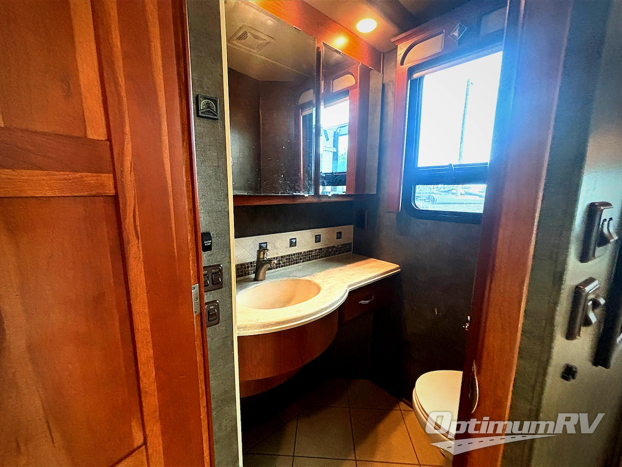 2015 Winnebago Journey 40R Photo 16