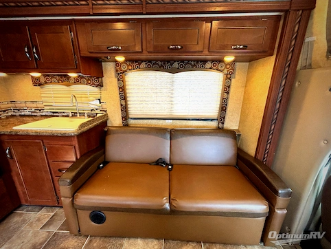 2016 Thor Four Winds 30C RV Photo 4