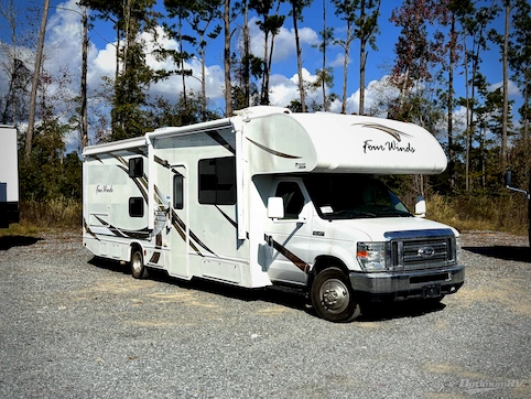 Used 2016 Thor Four Winds 30C Featured Photo