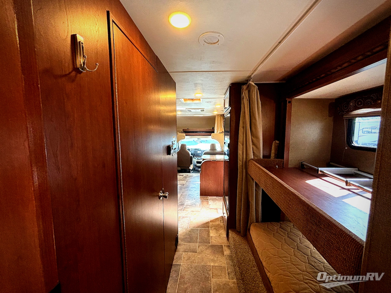 2016 Thor Four Winds 30C Photo 6