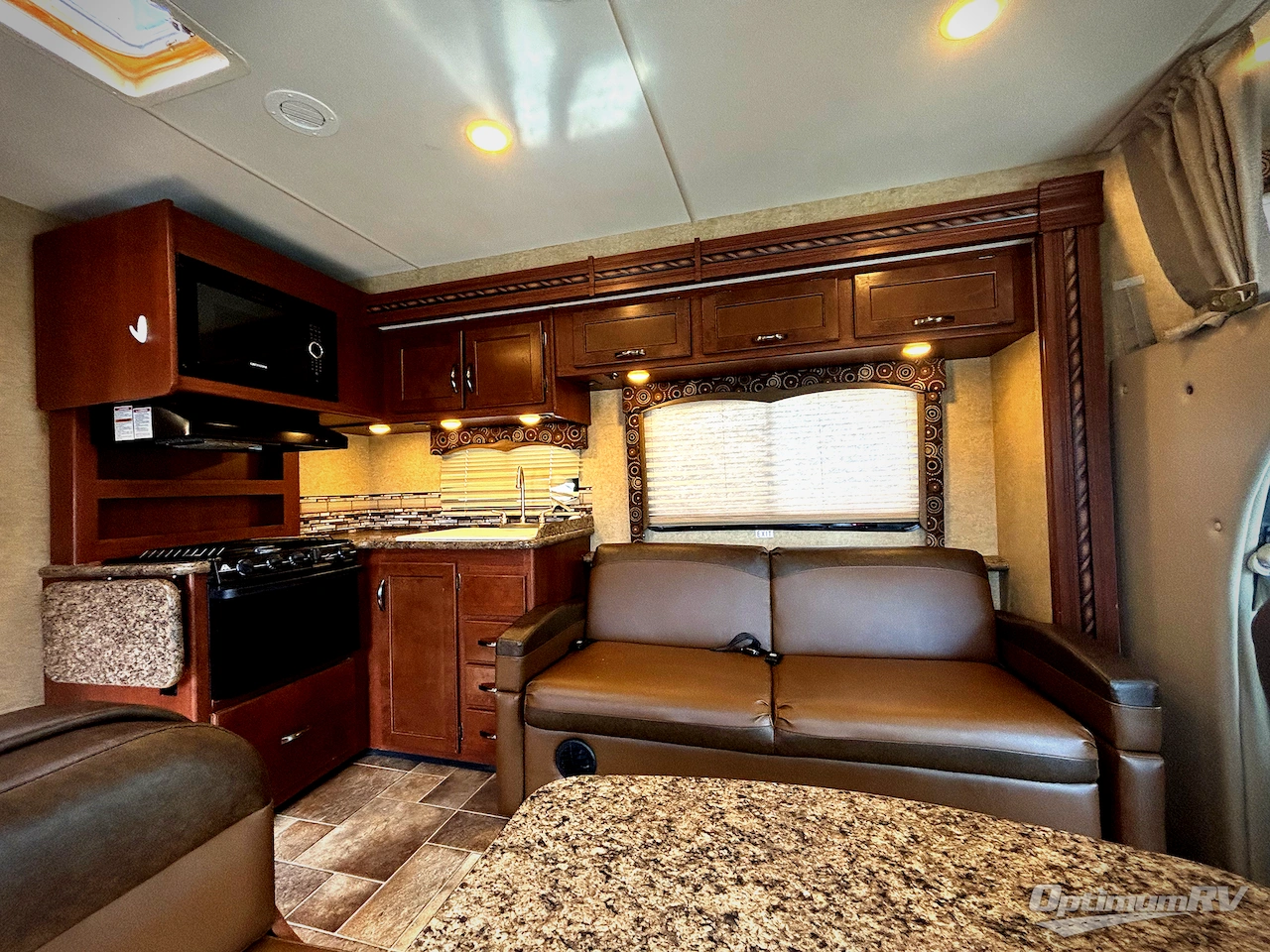 2016 Thor Four Winds 30C Photo 9