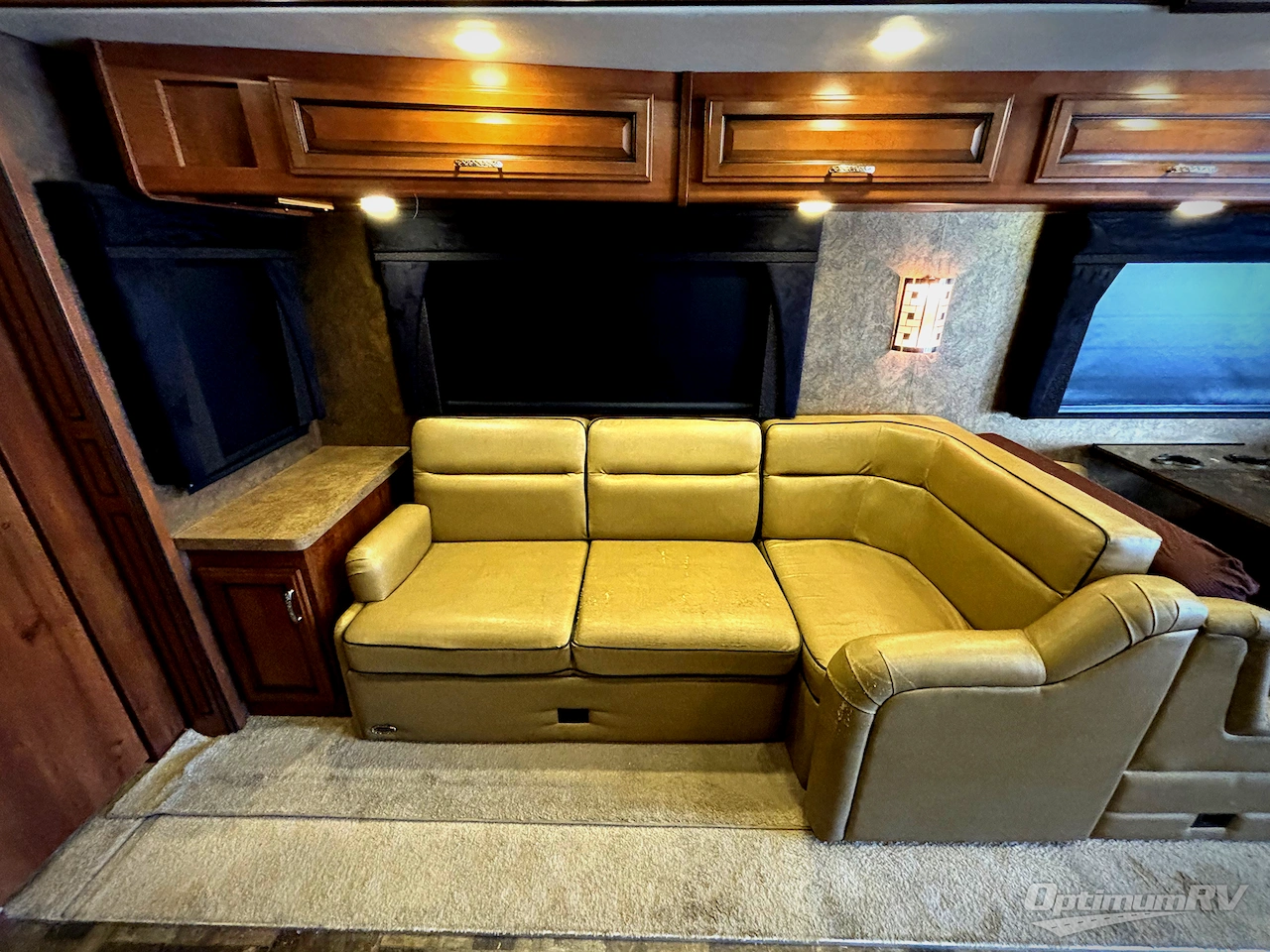 2014 Fleetwood Bounder 33C Photo 13