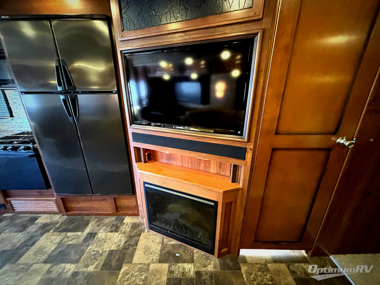 2014 Fleetwood Bounder 33C Photo 14