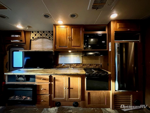 2015 Coachmen Leprechaun 319DS Ford 450 RV Photo 2