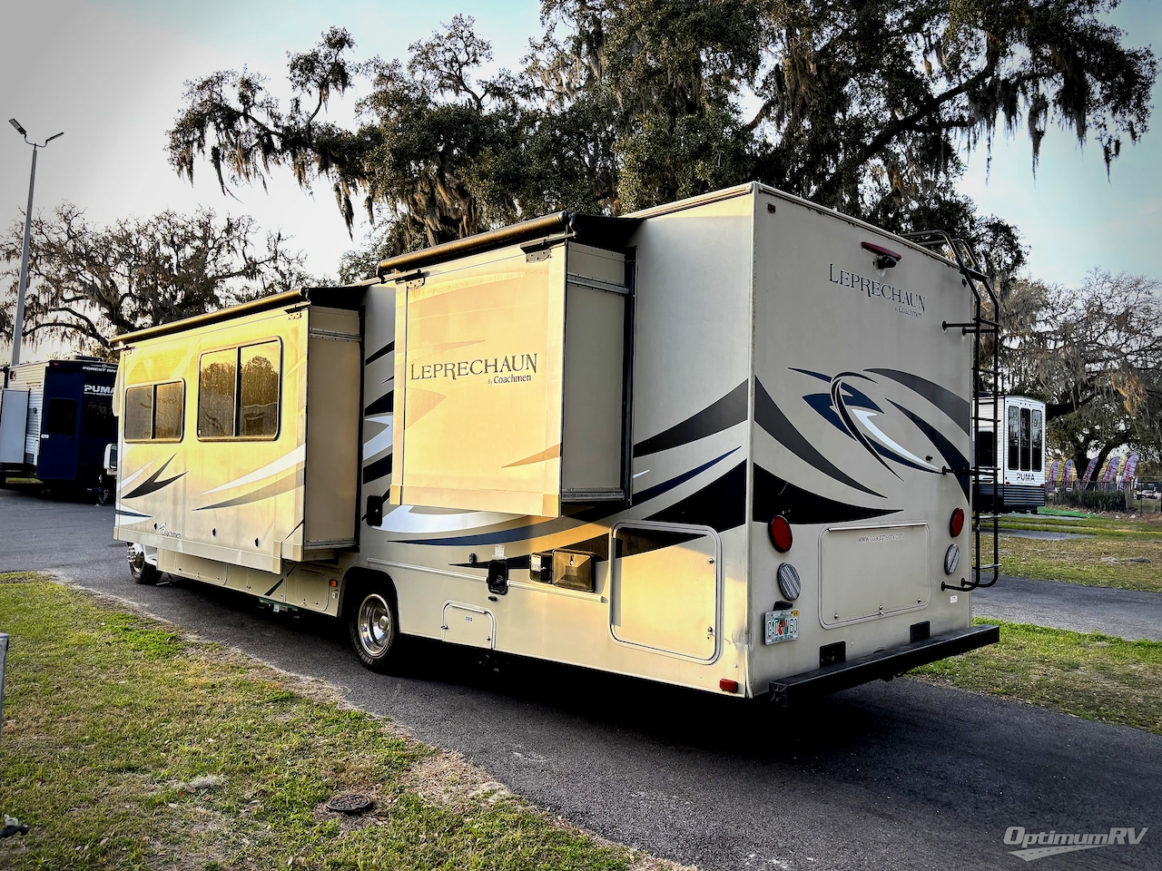 2015 Coachmen Leprechaun 319DS Ford 450 Photo 3