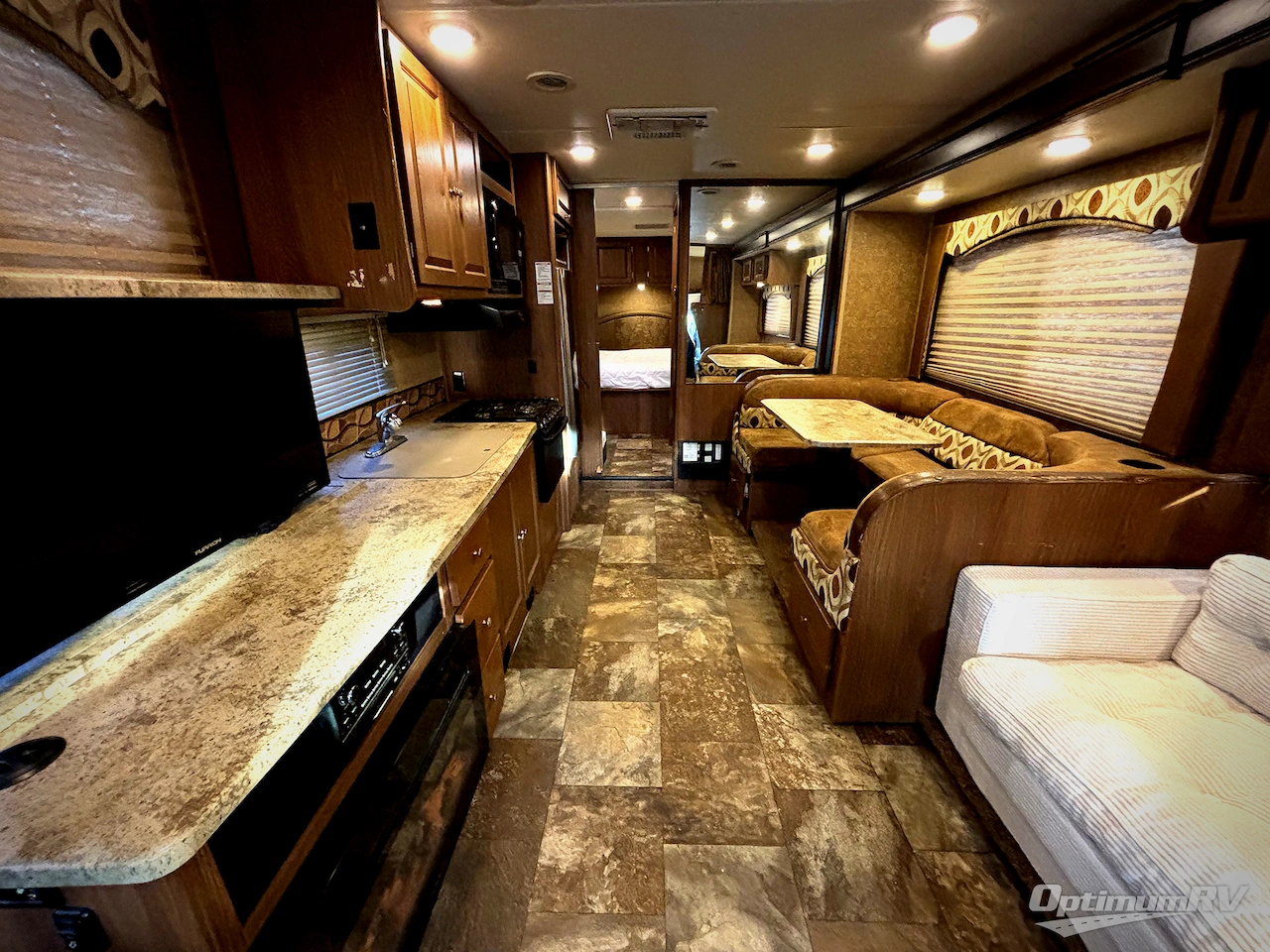 2015 Coachmen Leprechaun 319DS Ford 450 Photo 4