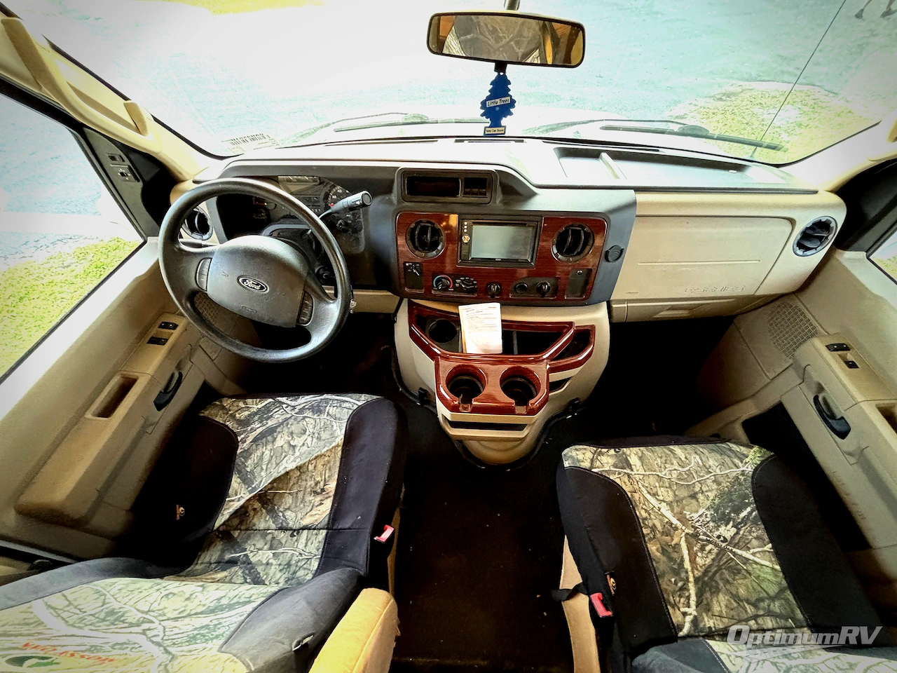 2015 Coachmen Leprechaun 319DS Ford 450 Photo 8