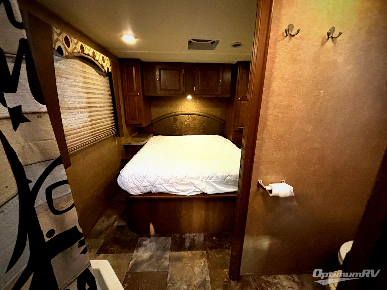 2015 Coachmen Leprechaun 319DS Ford 450 Photo 14