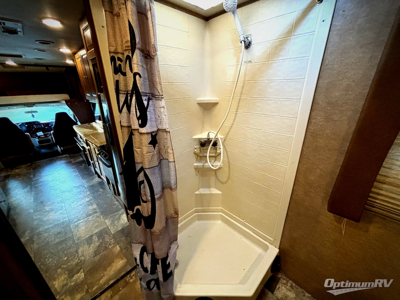 2015 Coachmen Leprechaun 319DS Ford 450 Photo 16