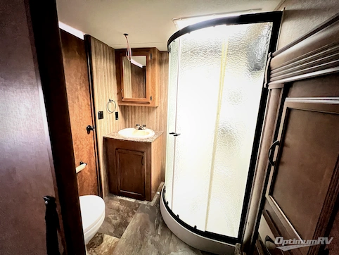 2017 Starcraft Solstice Super Lite 30DQS RV Photo 4