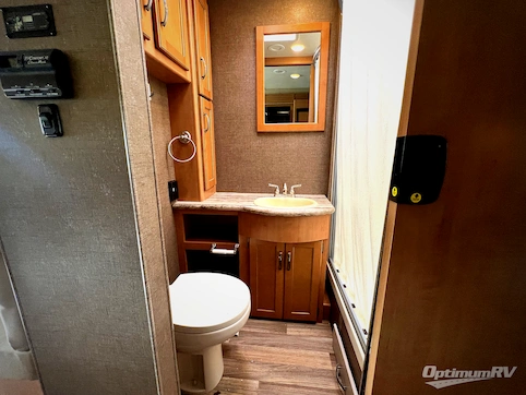 2017 Thor ACE 29.3 RV Photo 4
