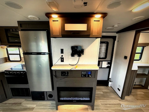 2021 Cruiser Embrace EL250 RV Photo 3