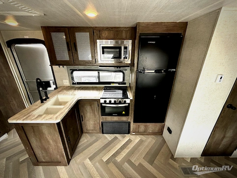 2021 Forest River Wildwood 31KQBTS RV Photo 2