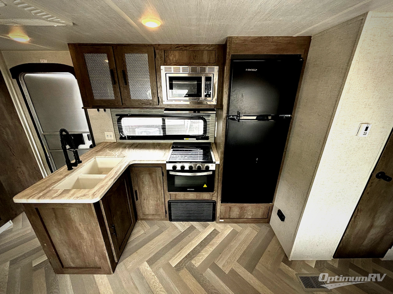 2021 Forest River Wildwood 31KQBTS Photo 5