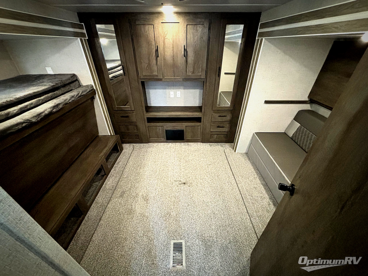 2021 Forest River Wildwood 31KQBTS Photo 9