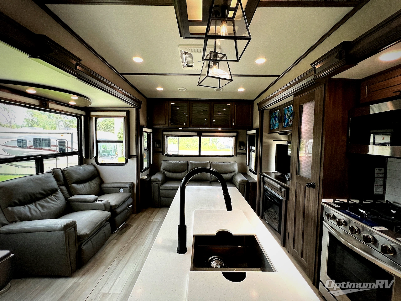 2021 Grand Design Solitude 378MBS Photo 4