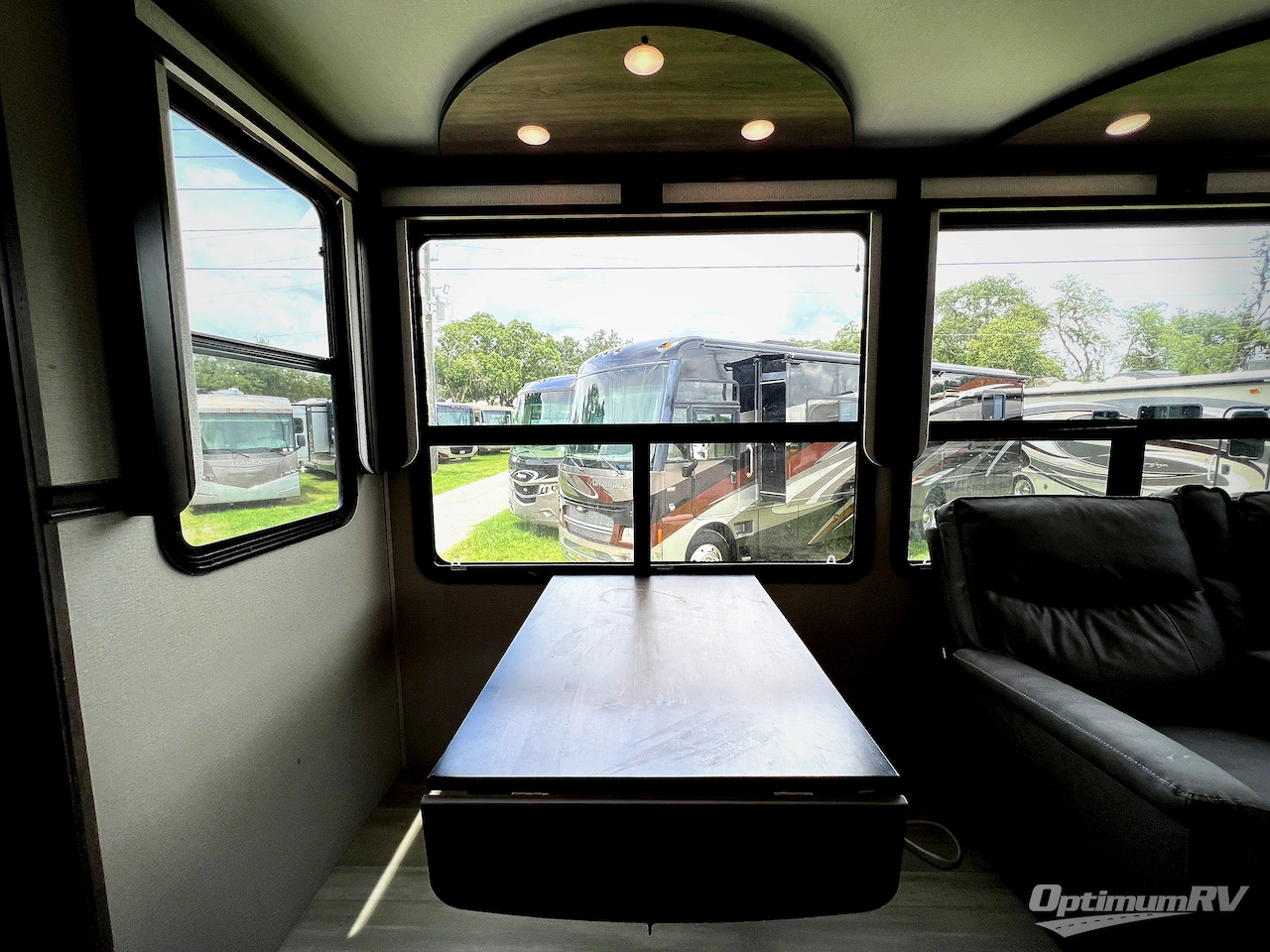 2021 Grand Design Solitude 378MBS Photo 9