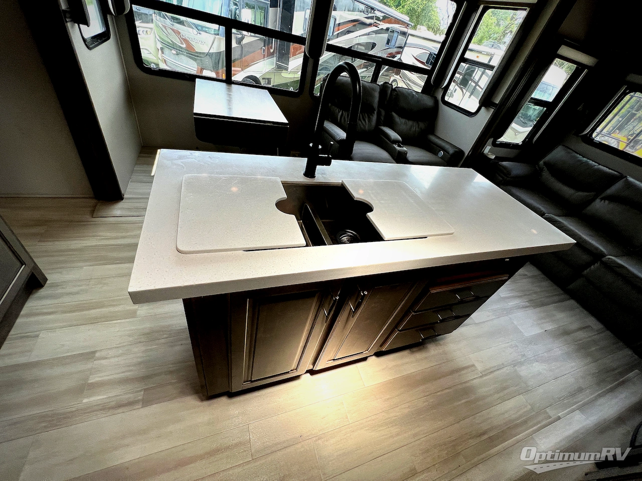 2021 Grand Design Solitude 378MBS Photo 11