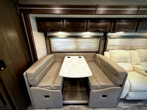 2021 Thor Freedom Traveler A27 RV Photo 3