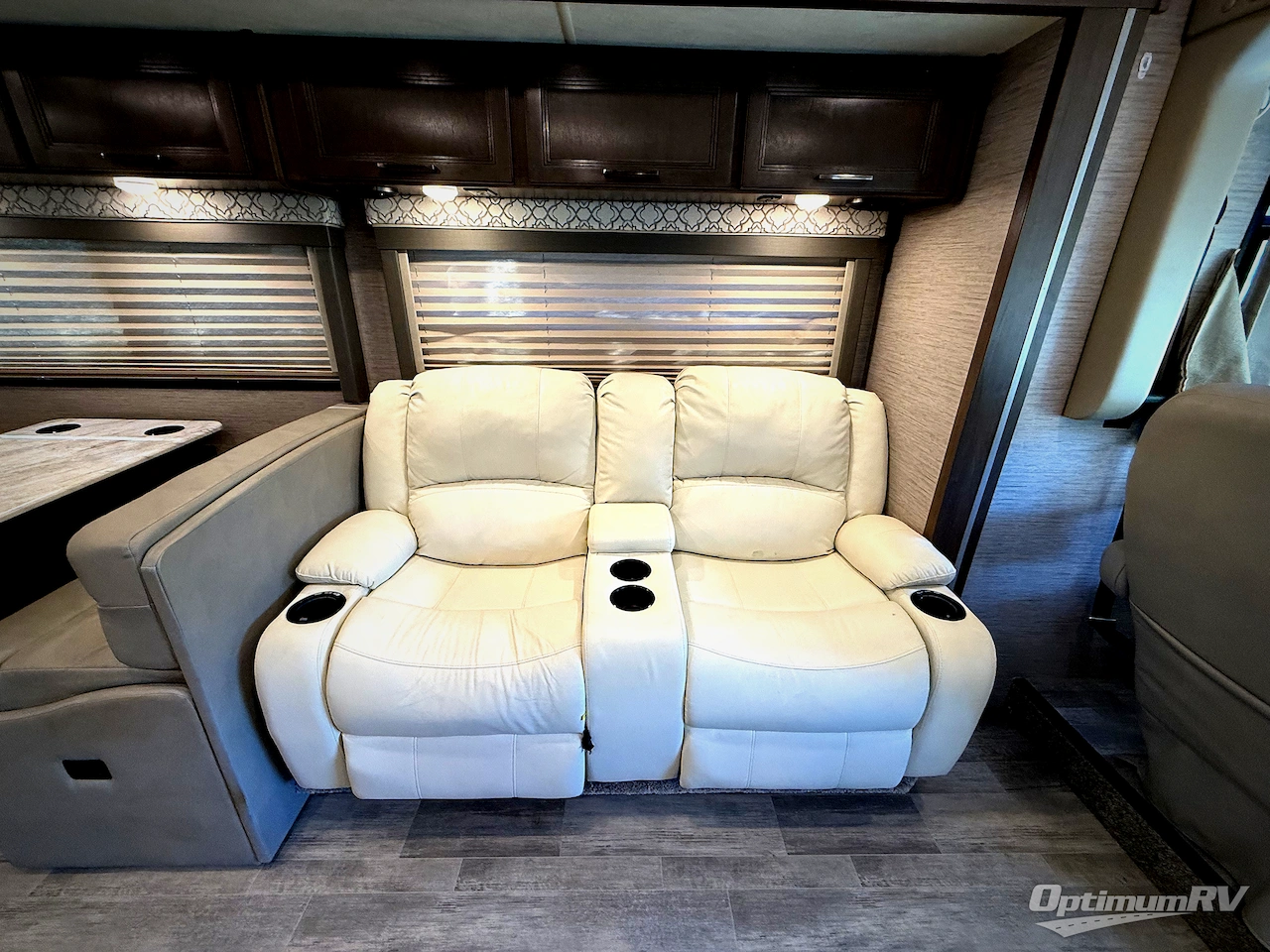 2021 Thor Freedom Traveler A27 Photo 6