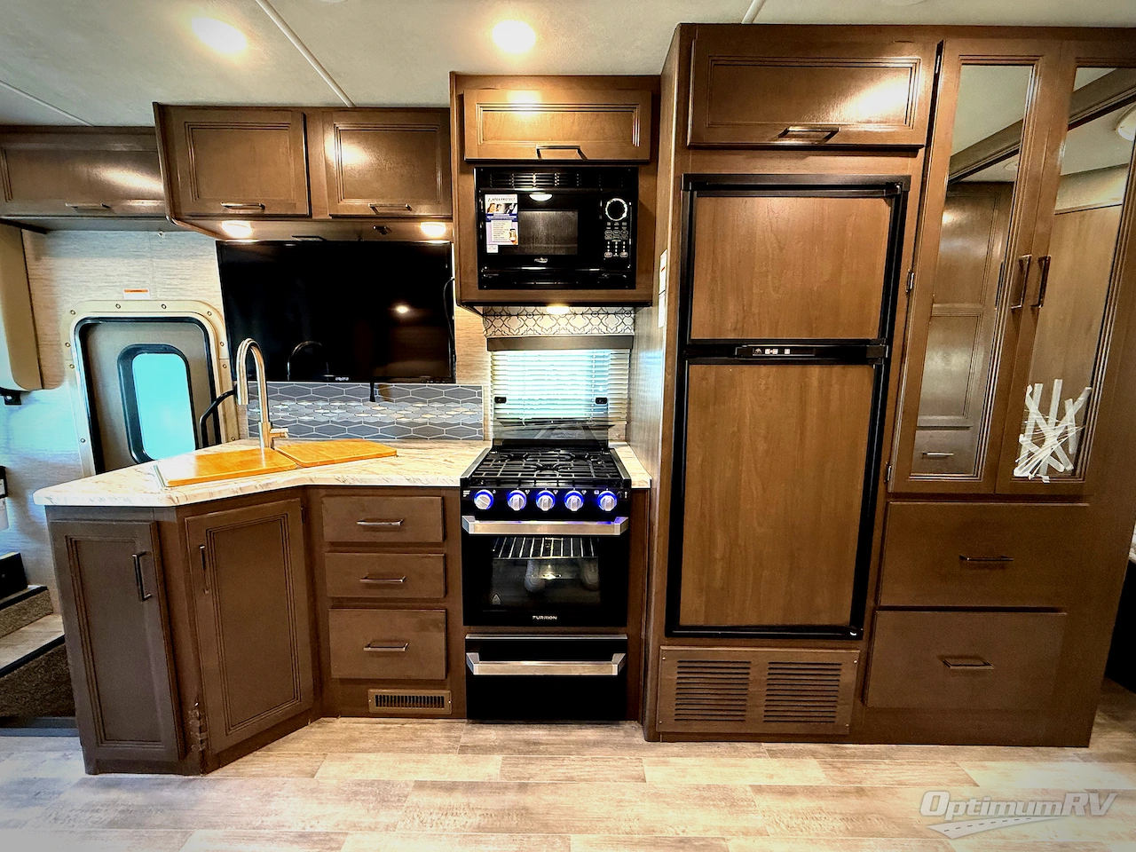 2021 Thor Freedom Traveler A27 Photo 8