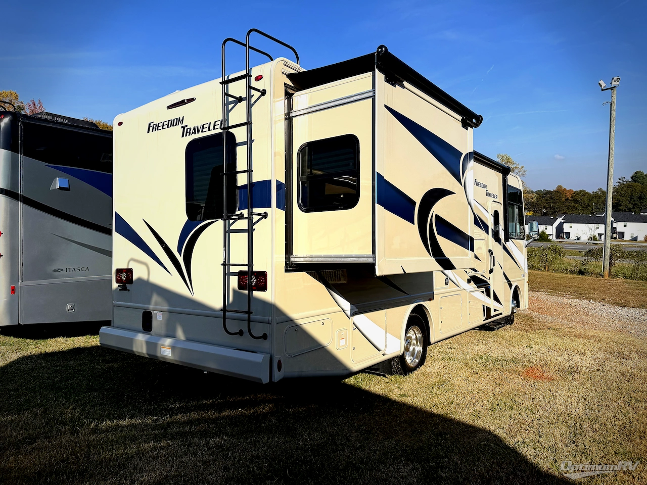 2021 Thor Freedom Traveler A27 Photo 2