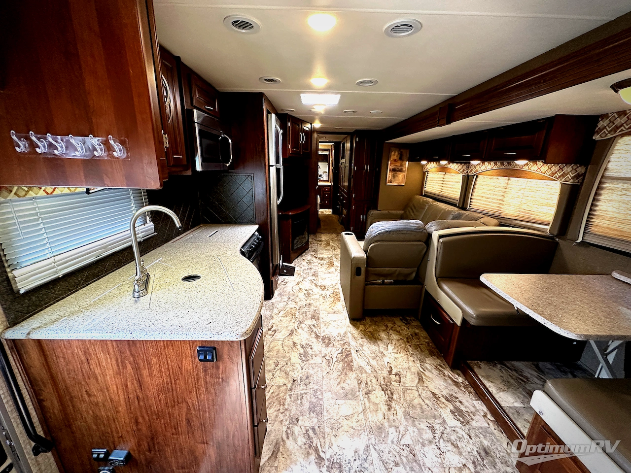 2016 Coachmen Mirada 35LS Photo 7