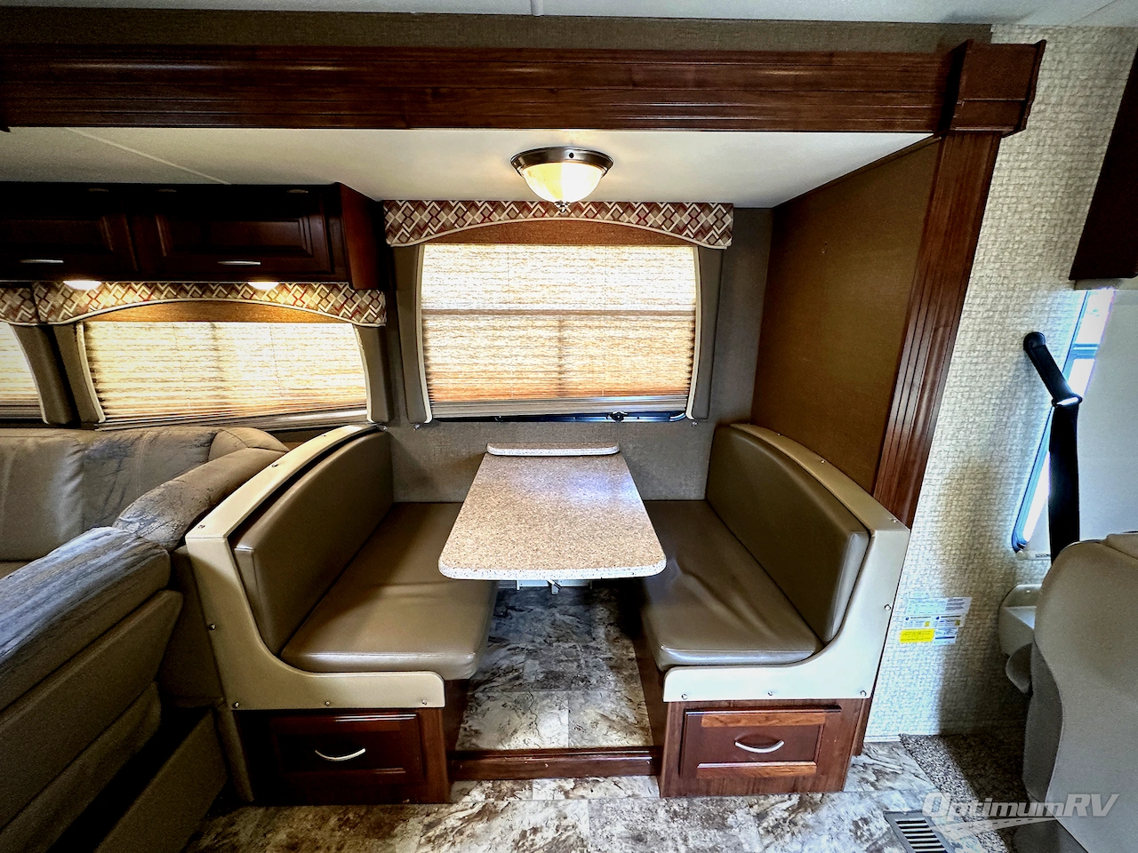 2016 Coachmen Mirada 35LS Photo 9