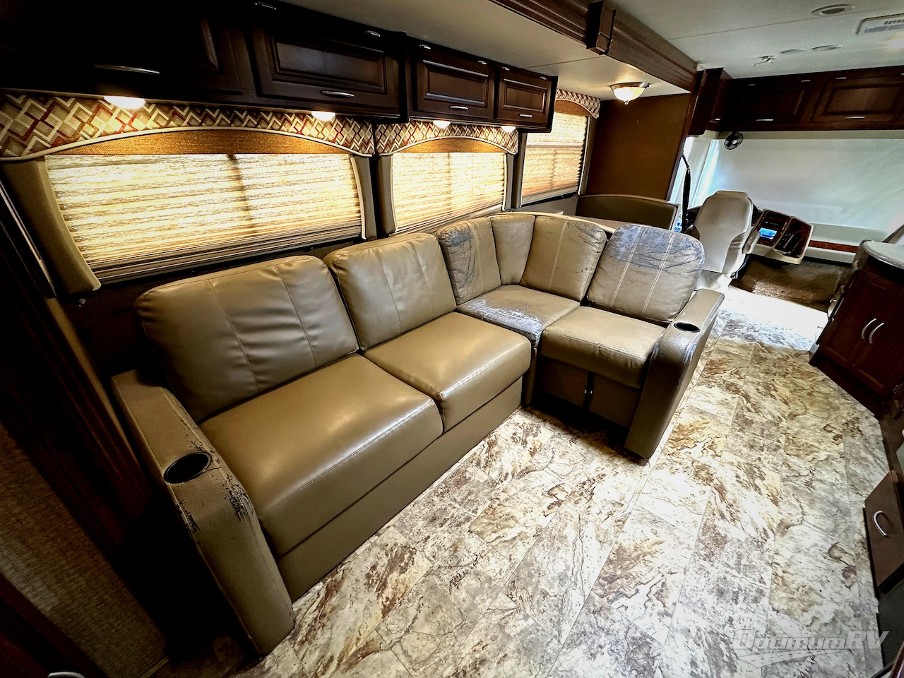 2016 Coachmen Mirada 35LS Photo 10