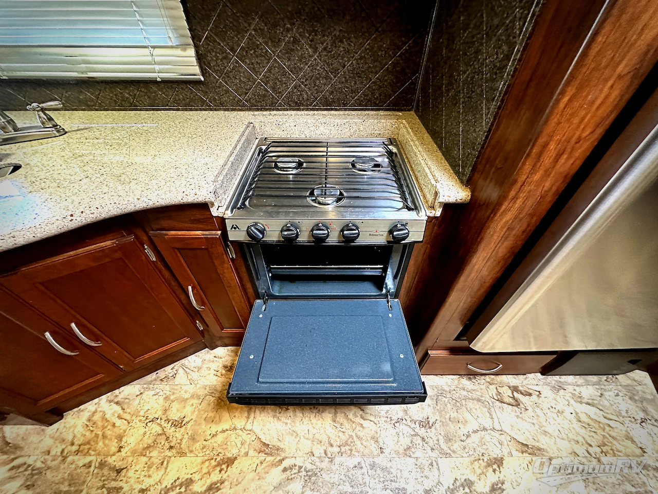 2016 Coachmen Mirada 35LS Photo 13