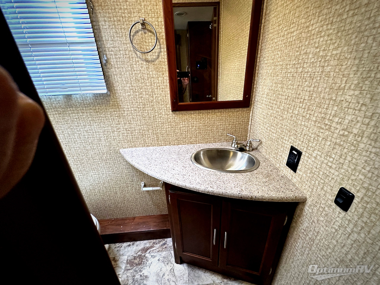 2016 Coachmen Mirada 35LS Photo 16