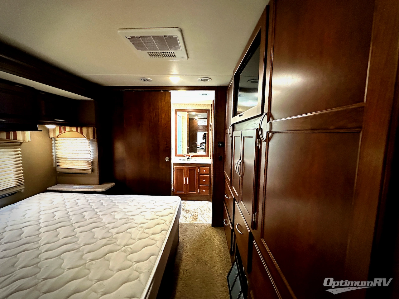 2016 Coachmen Mirada 35LS Photo 18