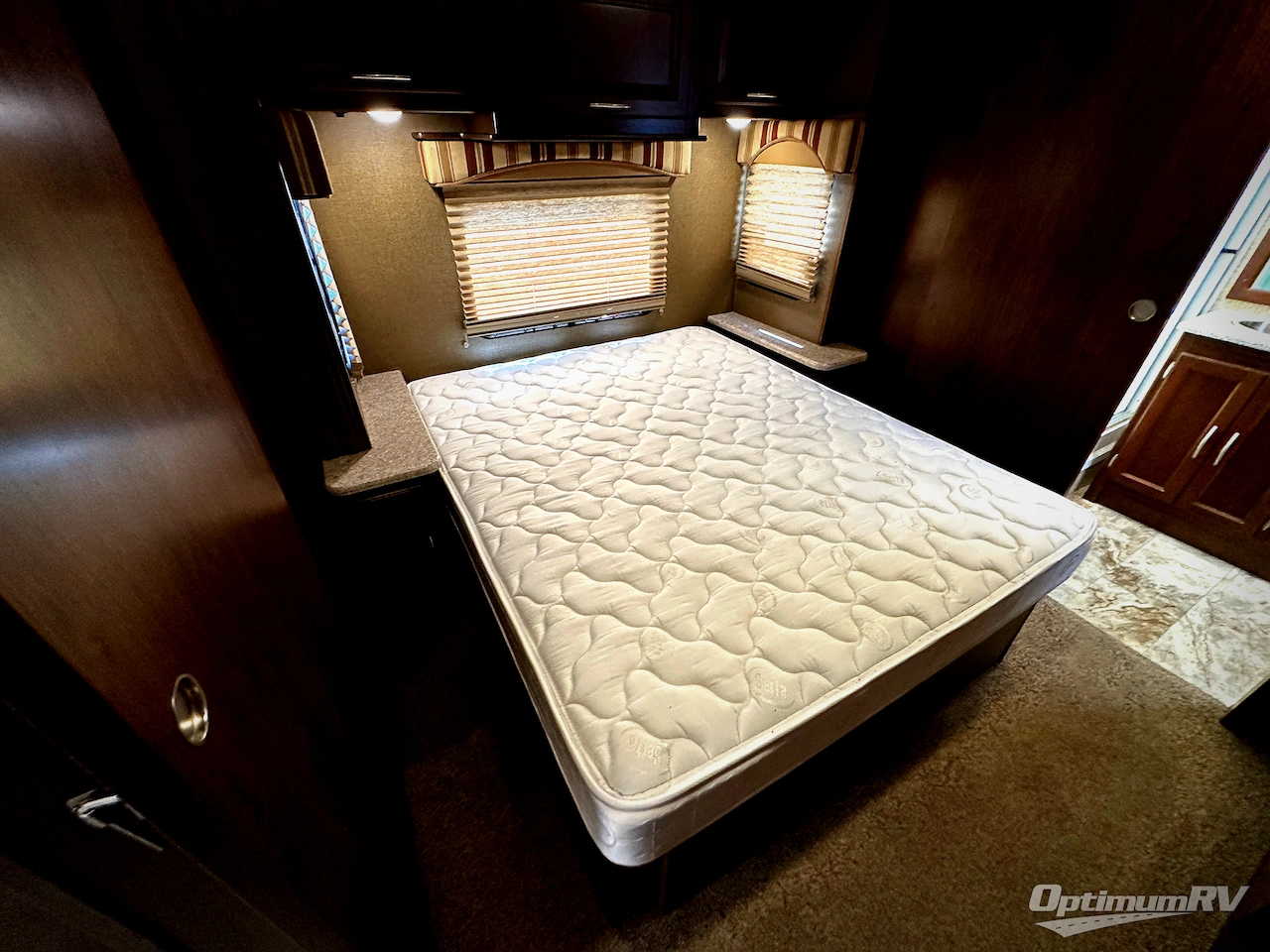 2016 Coachmen Mirada 35LS Photo 19
