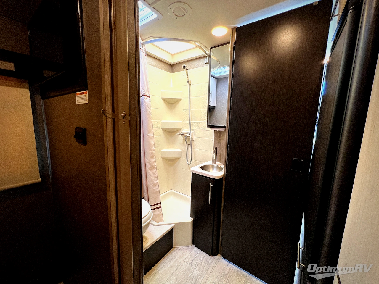 2017 Thor Compass 23TR Photo 19