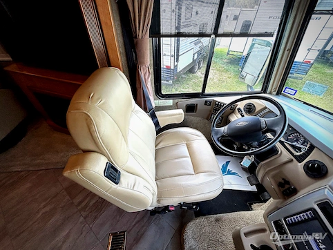 2016 Winnebago Adventurer 38Q RV Photo 2