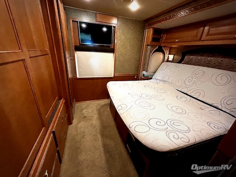 2016 Winnebago Adventurer 38Q RV Photo 4
