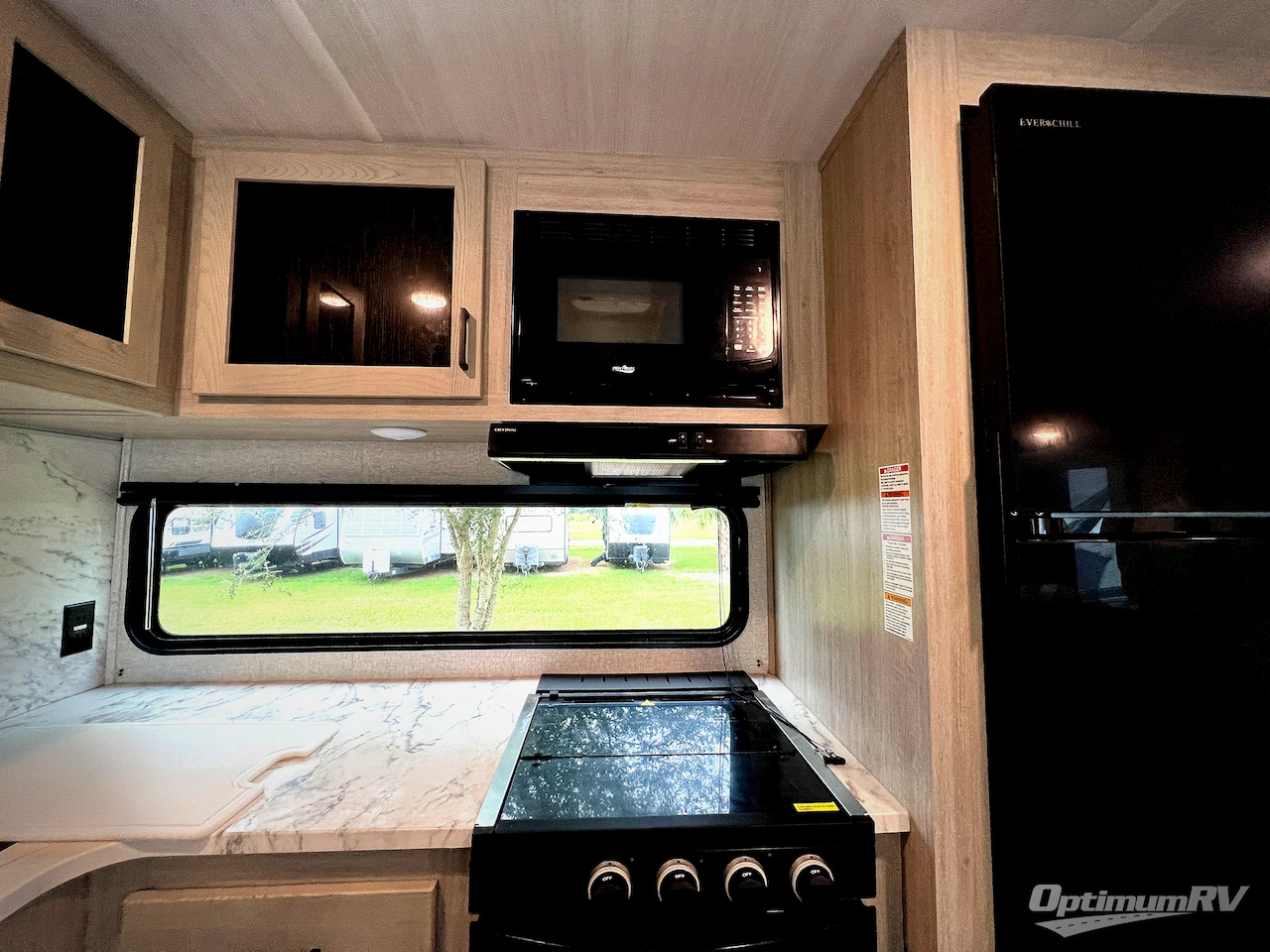 2022 East To West Alta 2850KRL Photo 14