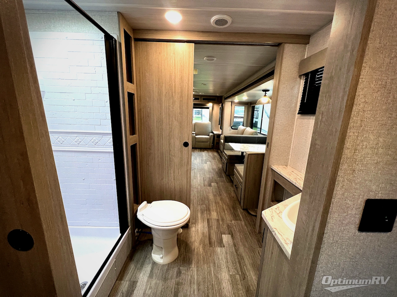 2022 East To West Alta 2850KRL Photo 18