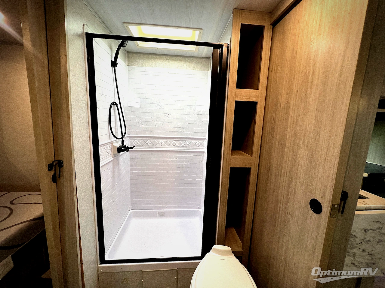 2022 East To West Alta 2850KRL Photo 19