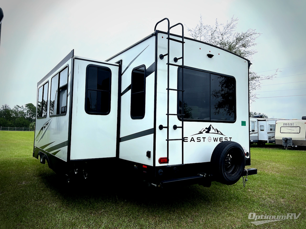 2022 East To West Alta 2850KRL Photo 2