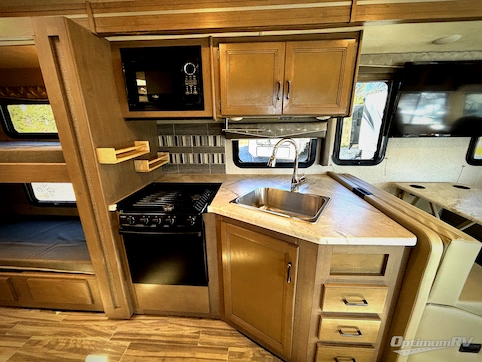 2020 Thor ACE 32.3 RV Photo 3