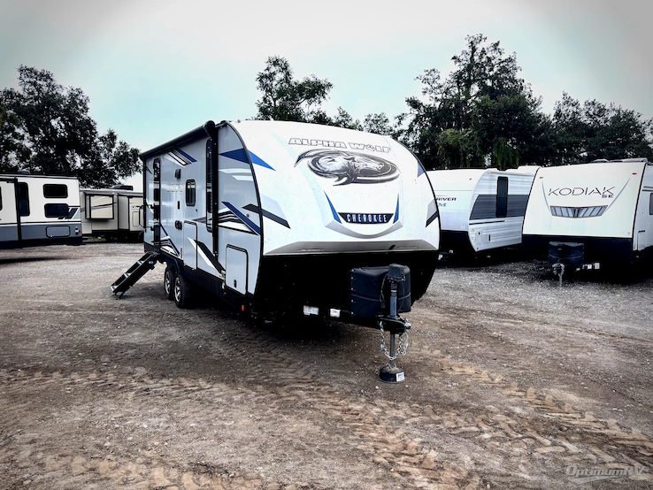 2021 Forest River Cherokee Alpha Wolf 22SWL RV Photo 1