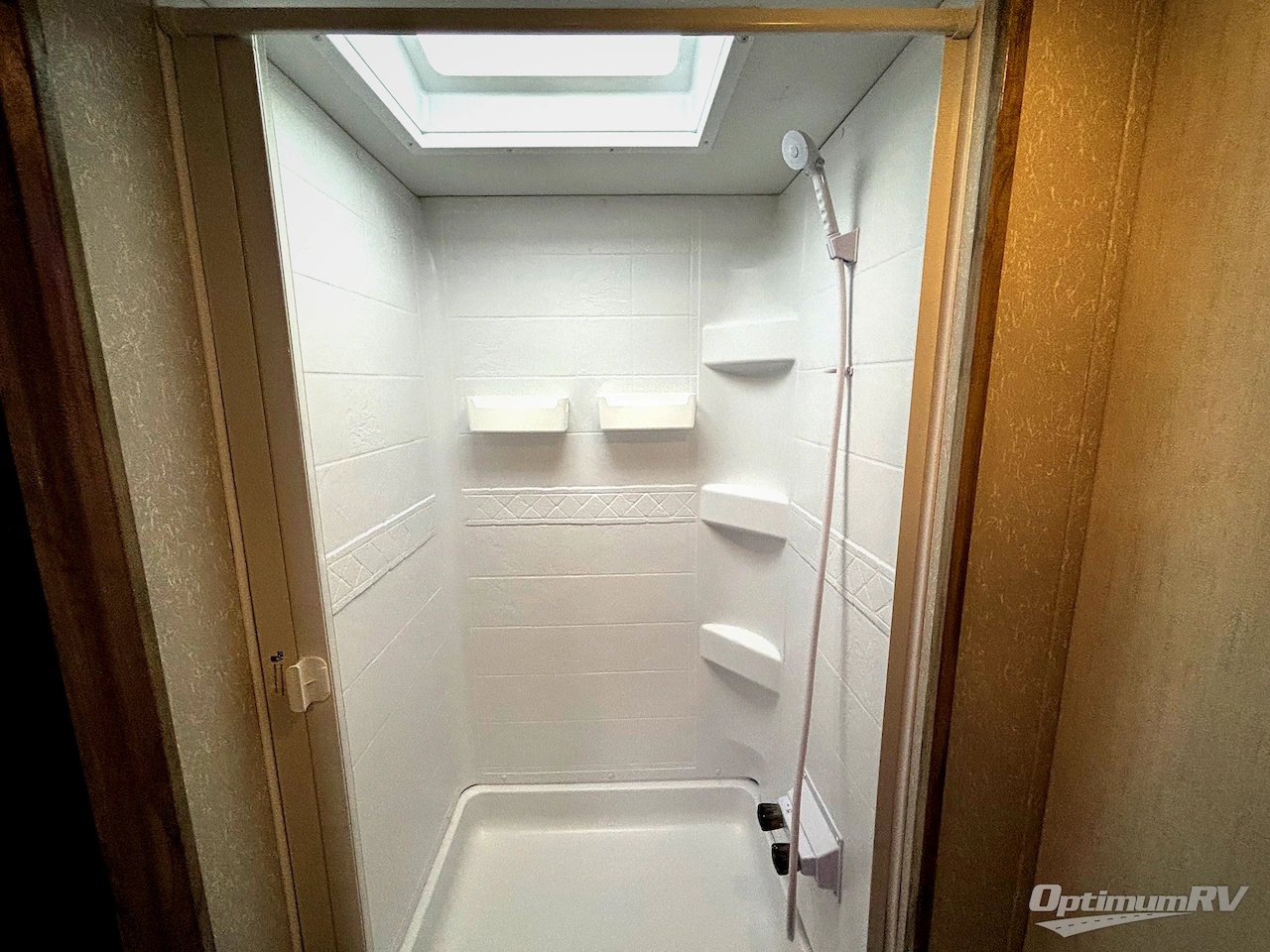 2021 Forest River Cherokee Alpha Wolf 22SWL Photo 14