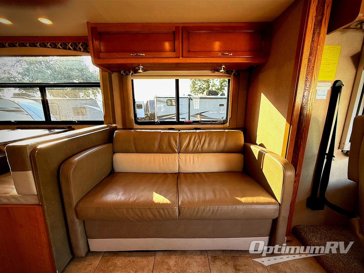 2016 Fleetwood Flair 31B Photo 8