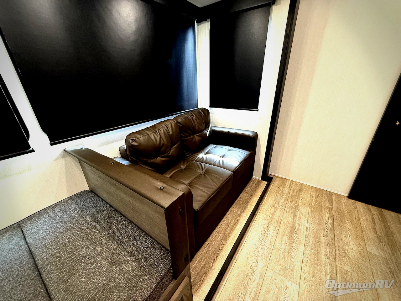 2025 Forest River Cherokee Arctic Wolf Suite 3850SUITE Photo 4