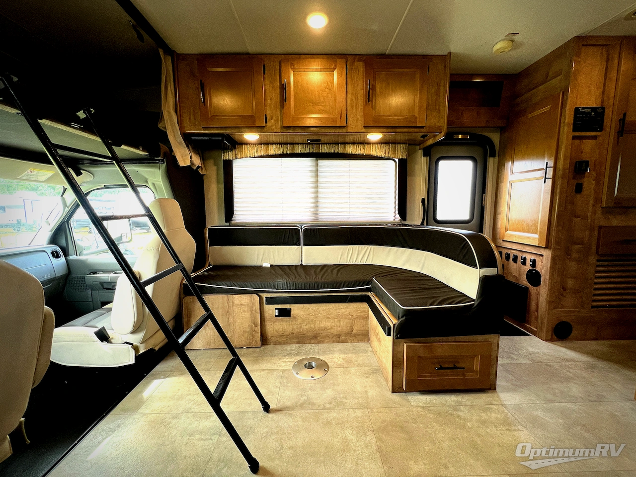 2022 Coachmen Leprechaun Premier 260DS Chevy 4500 Photo 9