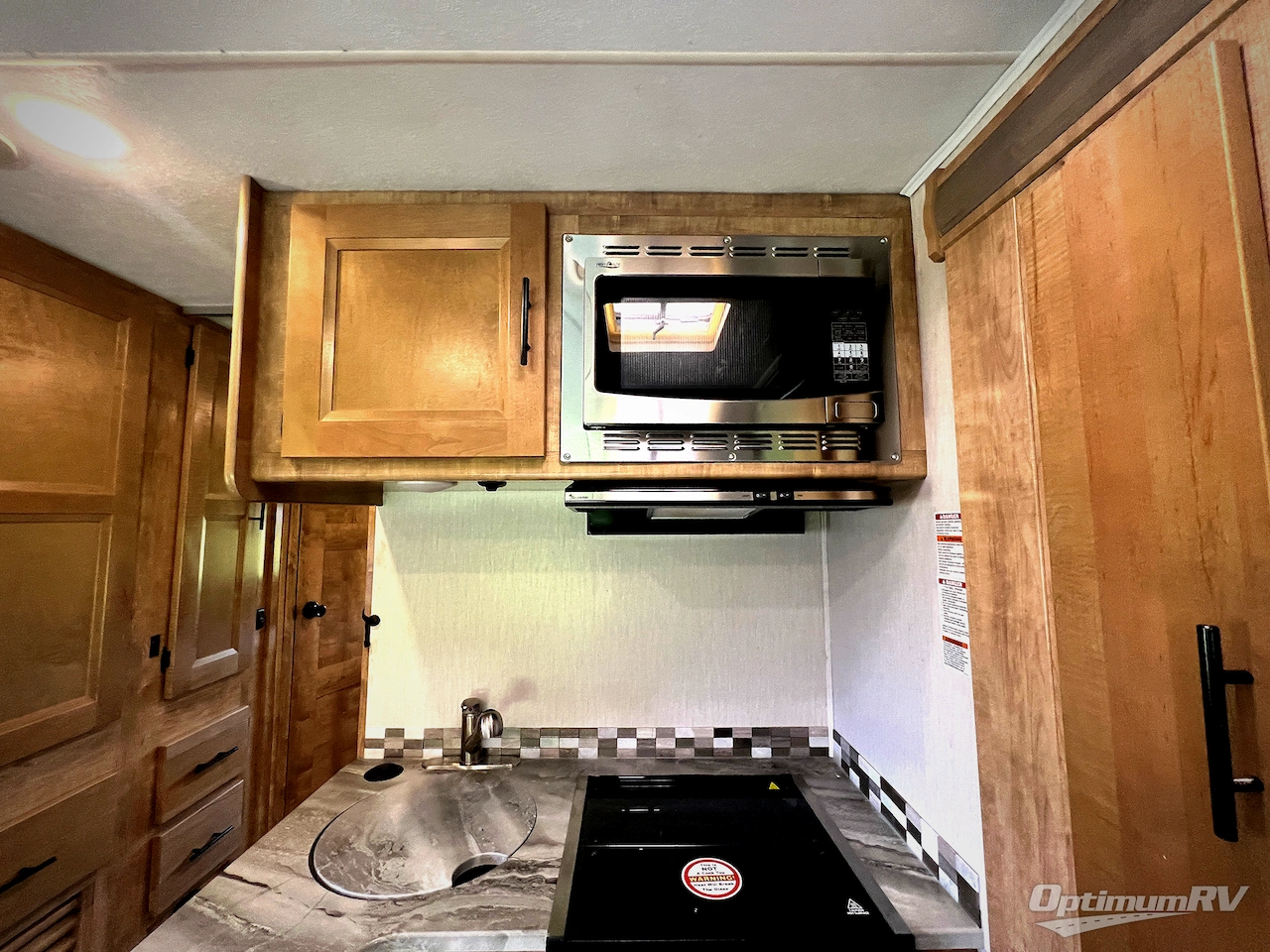 2022 Coachmen Leprechaun Premier 260DS Chevy 4500 Photo 13