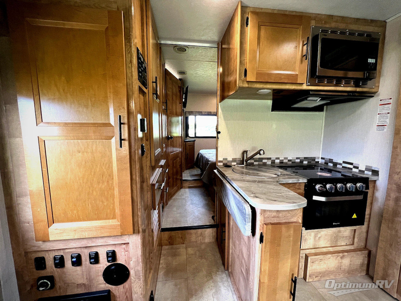 2022 Coachmen Leprechaun Premier 260DS Chevy 4500 Photo 15